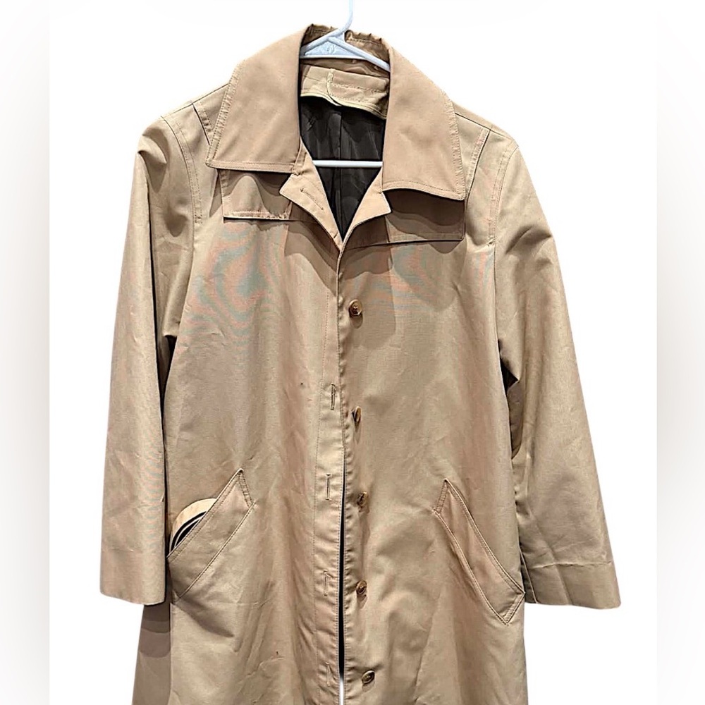 London Fog Beige Coat size 6 petite has 2 tiny dot marks not noticeable see pics - Picture 5 of 8